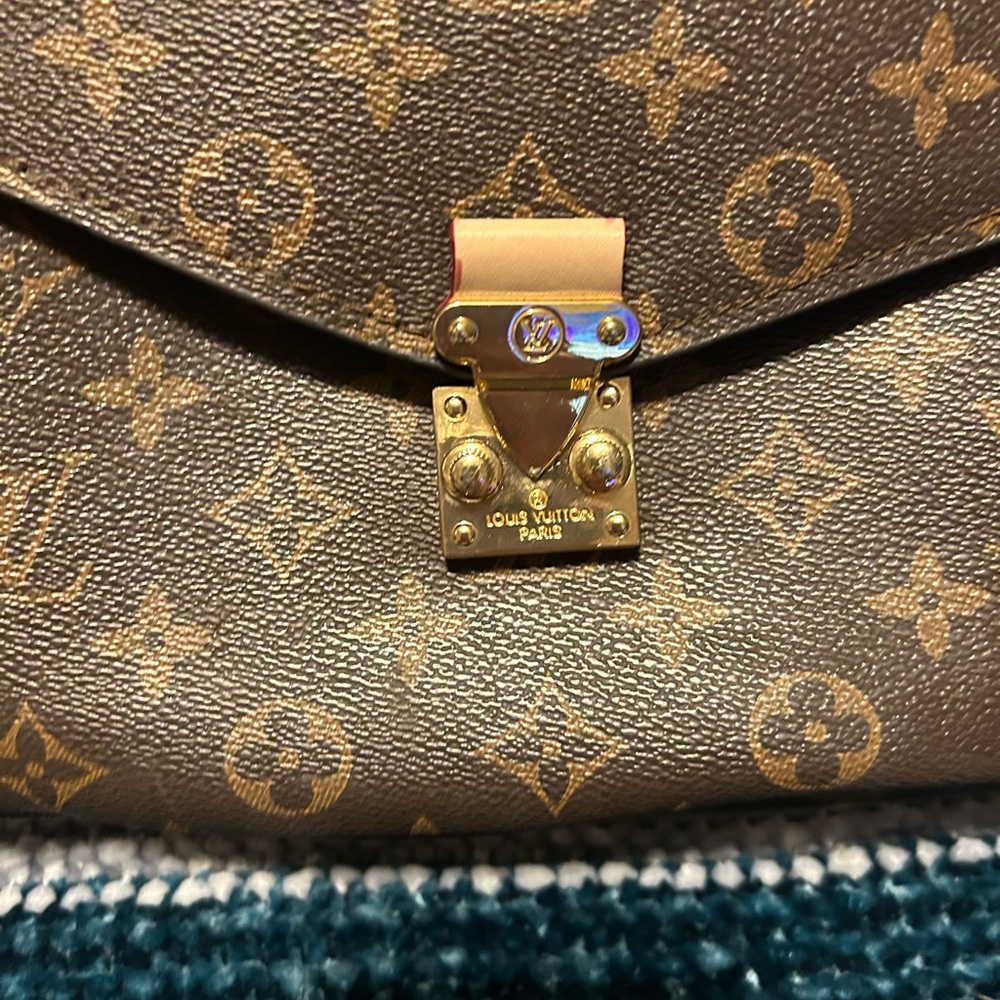 Faux purse super cute
